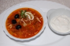 Солянка с колбасой и капустой