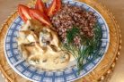 Курица в сливочном соусе с грибами