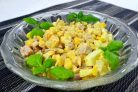 Салат из копченой курицы и ананаса