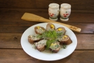 Мясной рулет с грибным соусом