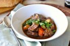 Говядина, тушенная с картошкой в кастрюле