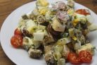 Салат с охотничьими колбасками