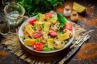 Зеленый салат с грибами