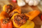 Перец, фаршированный кусочками мяса