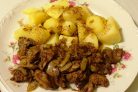 Печень куриная, тушенная с луком