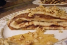 Блины с мёдом и орехами