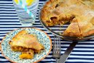 Пирог с персиками