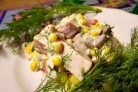 Салат с копченой курицей и грибами