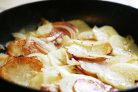 Домашняя жареная картошка с луком