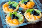 Корзиночки с фруктами и кремом