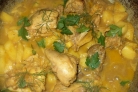 Тушеная картошка с куриными ножками