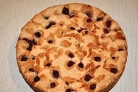 Шарлотка с вишней