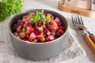 Винегрет с солеными огурцами и горошком