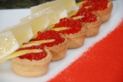 Тарталетки с икрой и маслом