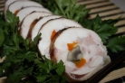 Куриный рулет с грибами и перцем
