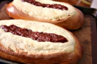 Хлеб с сыром и гуавой