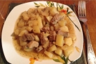 Картофель тушеный со свининой в мультиварке