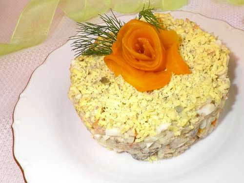 слоеный рыбный салат