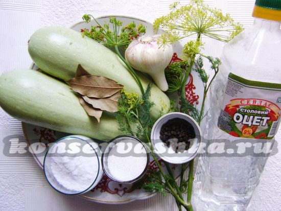 Ингредиенты для приготовления салатных кабачков на зиму