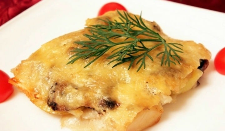 Треска в духовке с помидорами и сыром