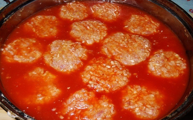 залить томатным соусом