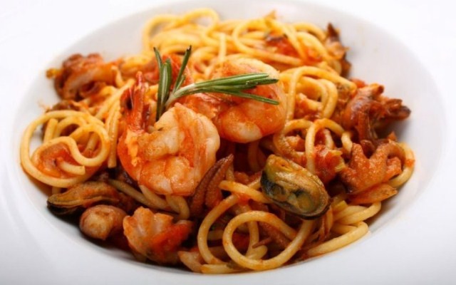 Спагетти по-итальянски с морепродуктами