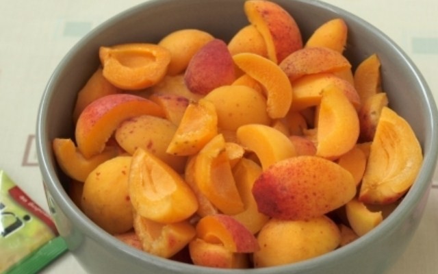 Подготовить абрикосы