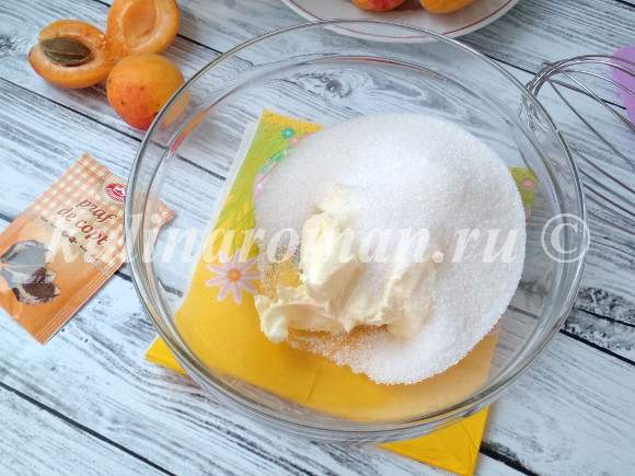 растереть масло с сахаром