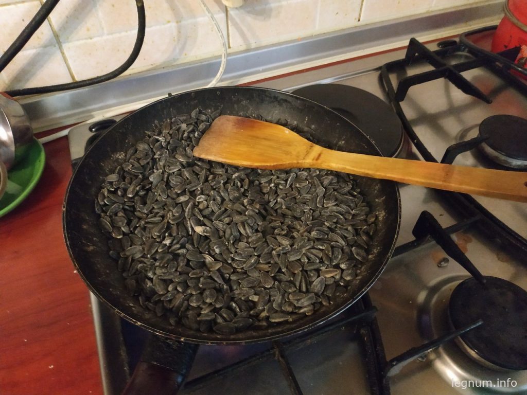 Жарим семечки