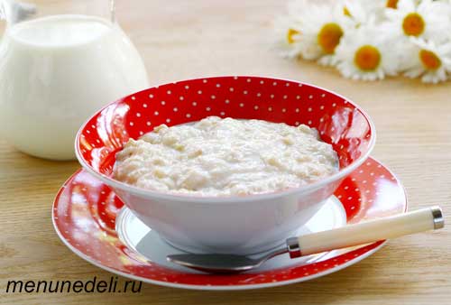 Вкусное и полезное блюдо Овсяная каша из хлопьев на завтрак