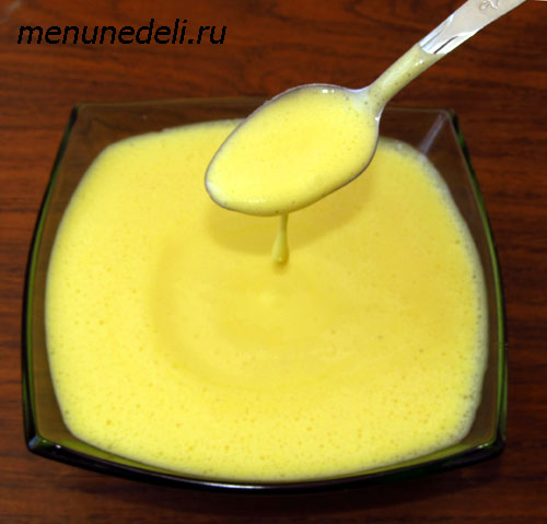 Отличное дополнение к овощам и мясу Голландский соус из яичных желтков и лимонного сока