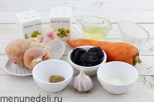 Салат с морковью, черносливом и курицей Салат с морковью, черносливом и курицей