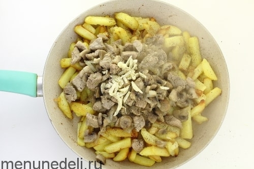 Жареная картошка с мясом и грибами Жареная картошка с мясом и грибами