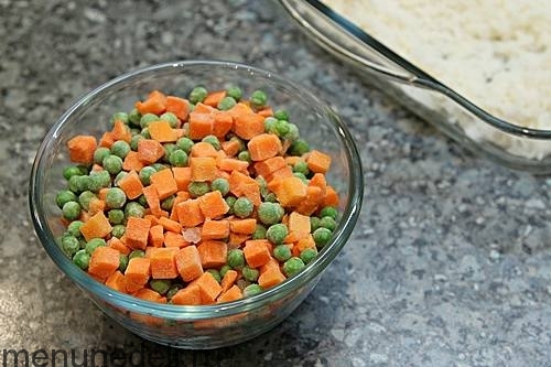Куриные окорочка с рисом и овощами в духовке Куриные окорочка с рисом и овощами в духовке