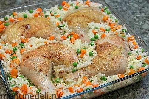 Куриные окорочка с рисом и овощами в духовке Куриные окорочка с рисом и овощами в духовке