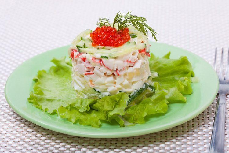 С икрой и крабовыми палочками