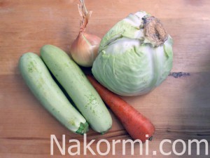 Капуста, тушенная с кабачками