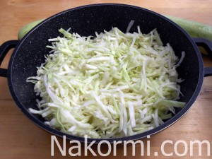 Капуста, тушенная с кабачками