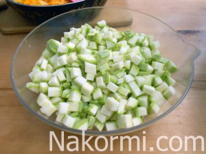 Капуста, тушенная с кабачками