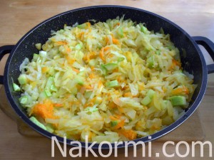 Капуста, тушенная с кабачками