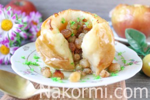 Запеченные яблоки с медом и изюмом