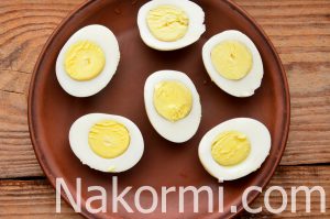 Яйца, фаршированные сайрой