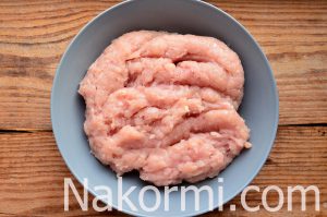 Куриные котлеты с чесноком и жареным луком