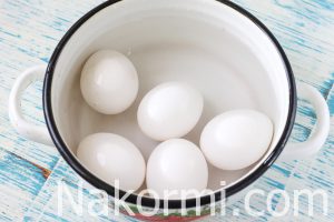 Как покрасить яйца салфетками