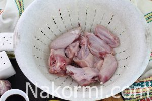 Куриные крылышки с картошкой в духовке