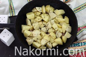 Куриные крылышки с картошкой в духовке