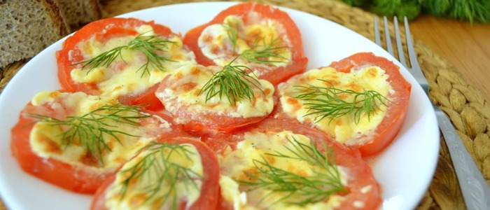 помидоры с сыром и чесноком в духовке