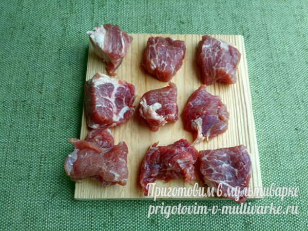 Чистим, моем мясо и нарезаем