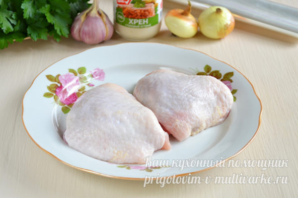 Сырые куриные бедра