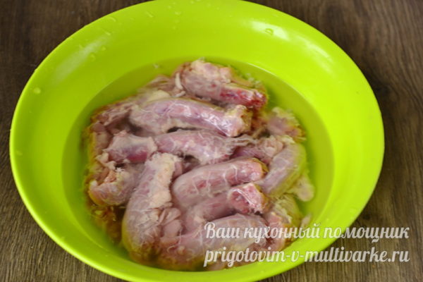 промываем куриные шейки